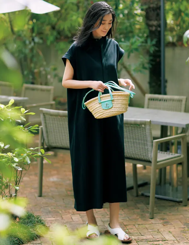 ジャージー素材で作られた前あきワンピースコーデのゆうき