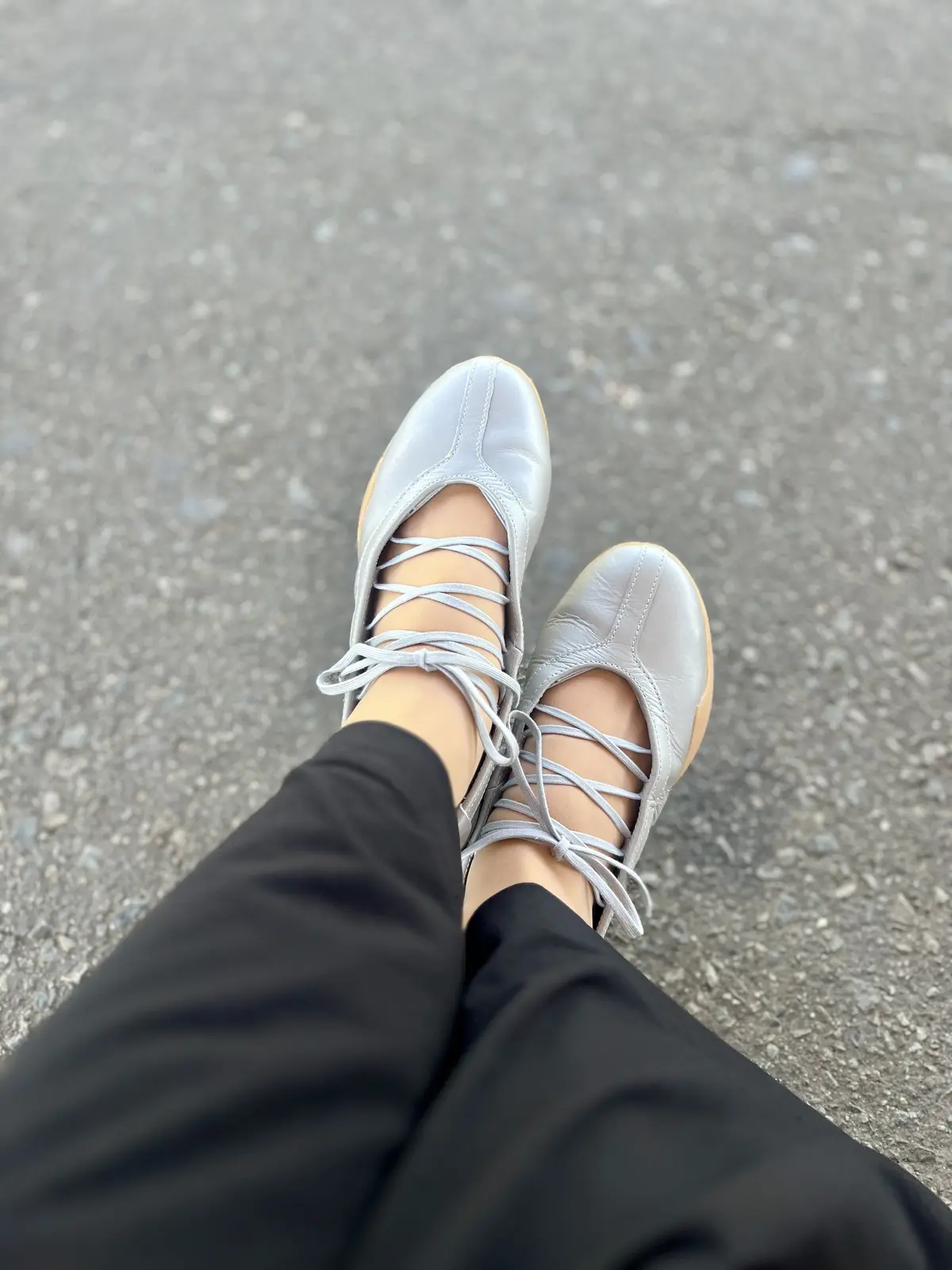 アディダステコンドーメイバレエ　シルバースニーカー