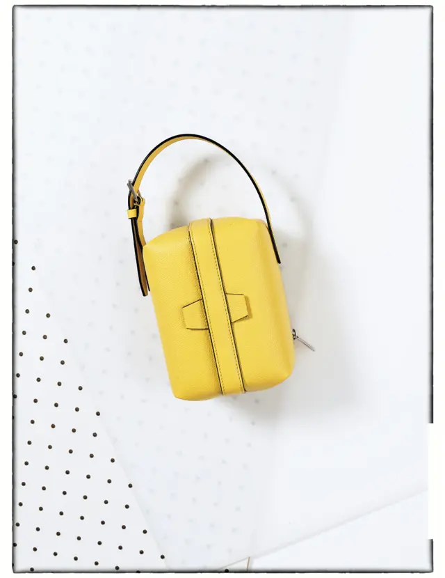 ヴァレクストラの「トリックトラック クロスボディ」