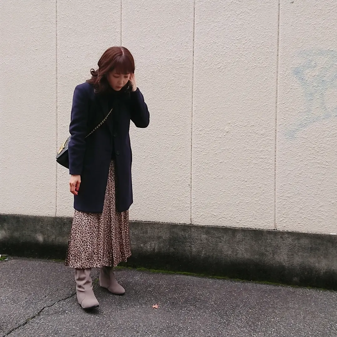 ネイビーコート  ロングスカート  ベージュロングブーツ