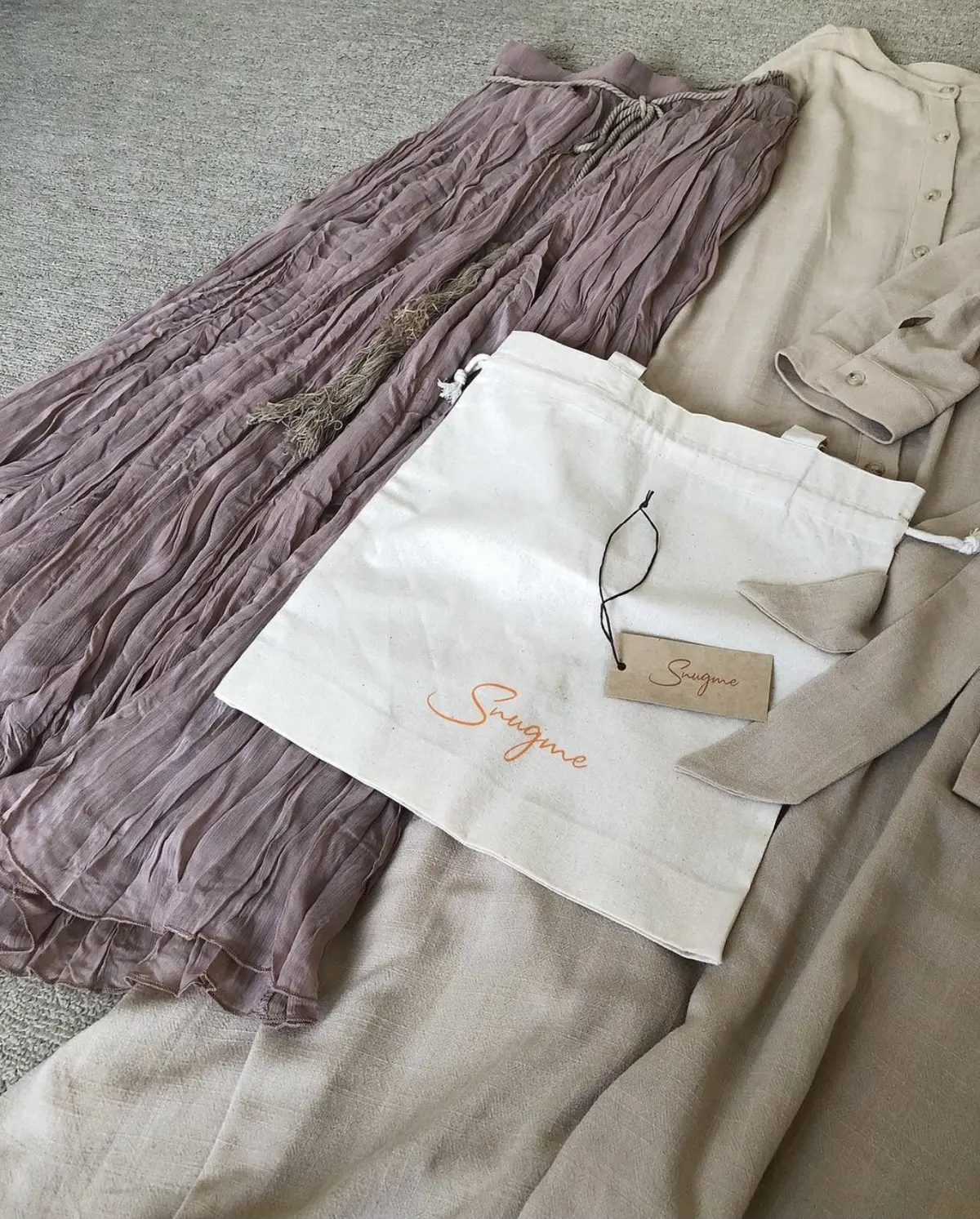 濃ベージュ刺繍ワンピで、ひびのこづえ展の画像_7