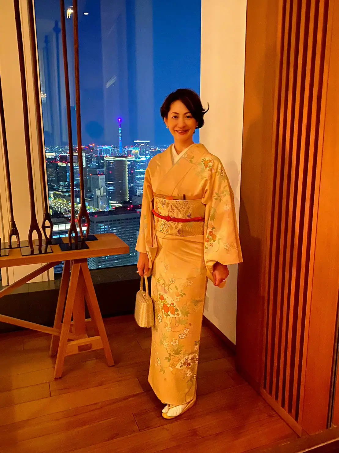 お着物を着てアンダーズ東京ホテルのワインの画像_6