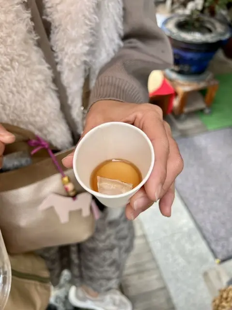 試飲するゆーちゃん