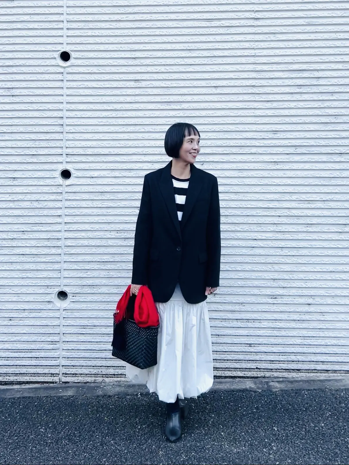 思い切って髪色をトーンダウンしたら黒い服の画像_7