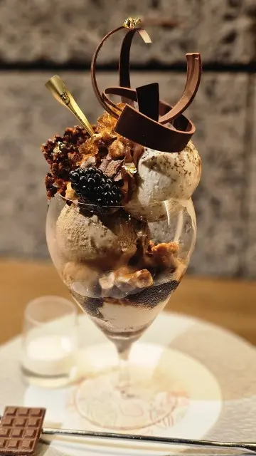 日比谷で芸術的なパフェを頂くの画像_1