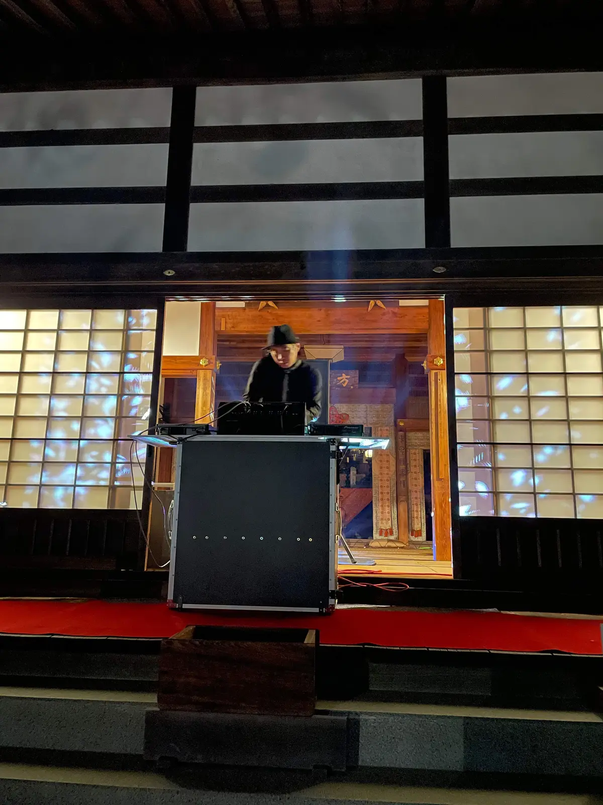 由緒正しい寺院はアートでいっぱいの画像_2