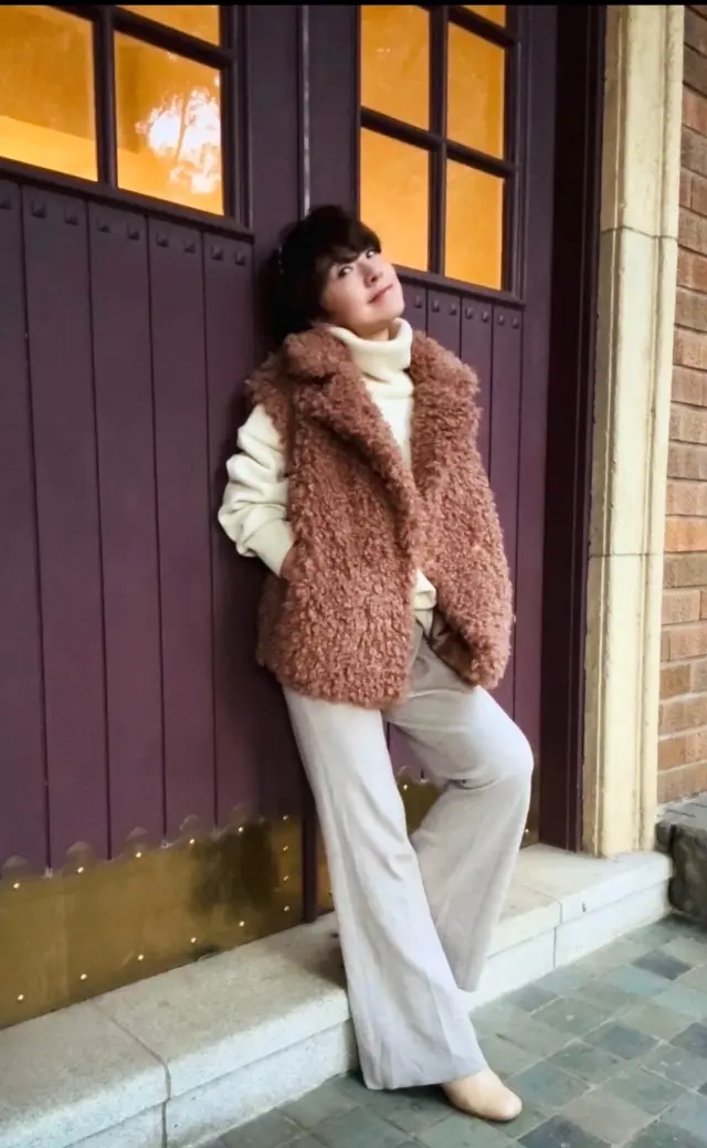 駒場公園の文壇カフェとイチョウ舞い散る銀の画像_1