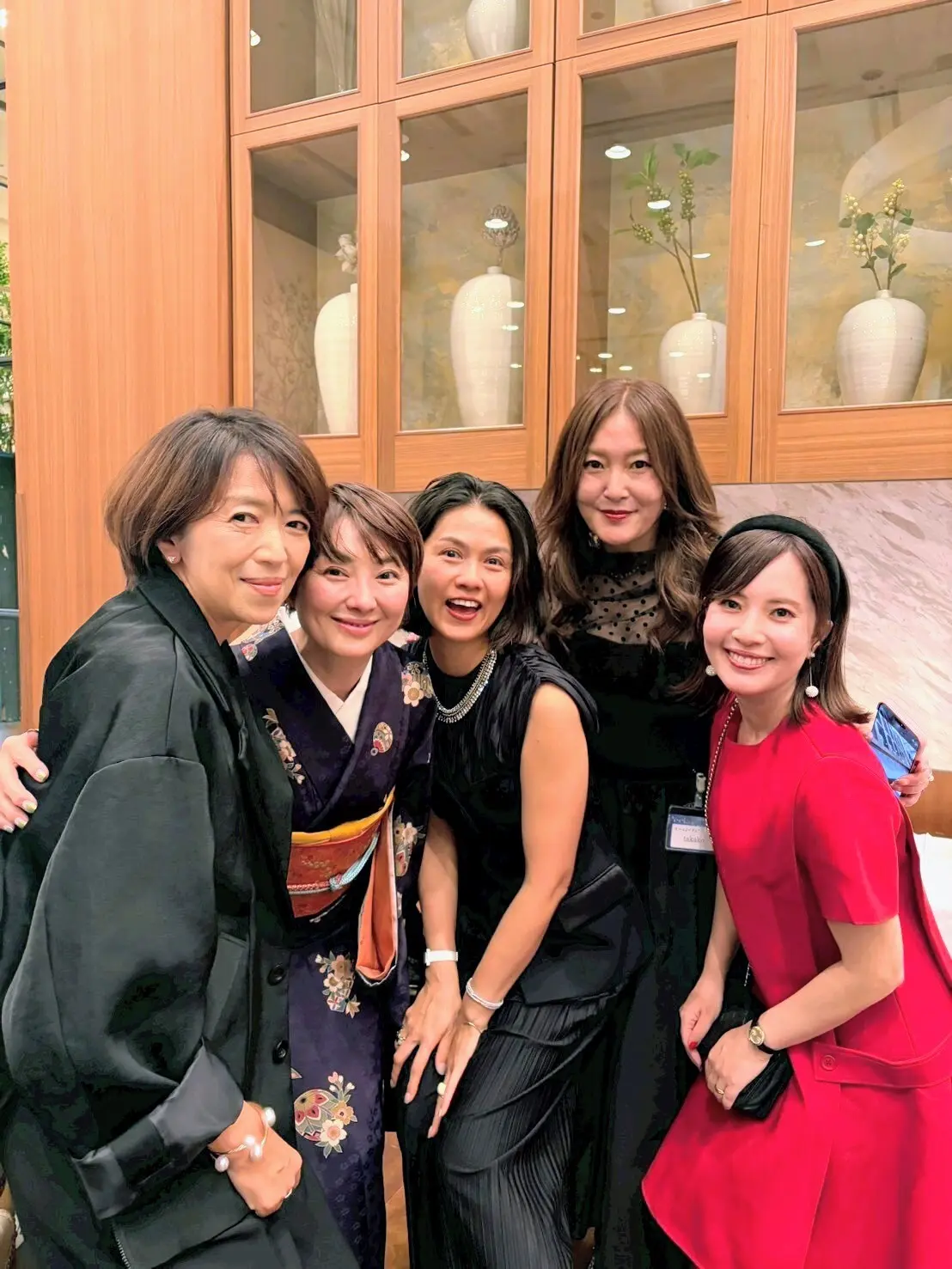 冬、パーティーファッション、パーティーコーデ、赤ワンピース、夜会、ソワレドゥエクラ、40代ファッション