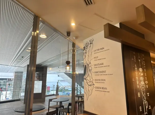 アクティブな日のオールブラックコーデ。の画像_6