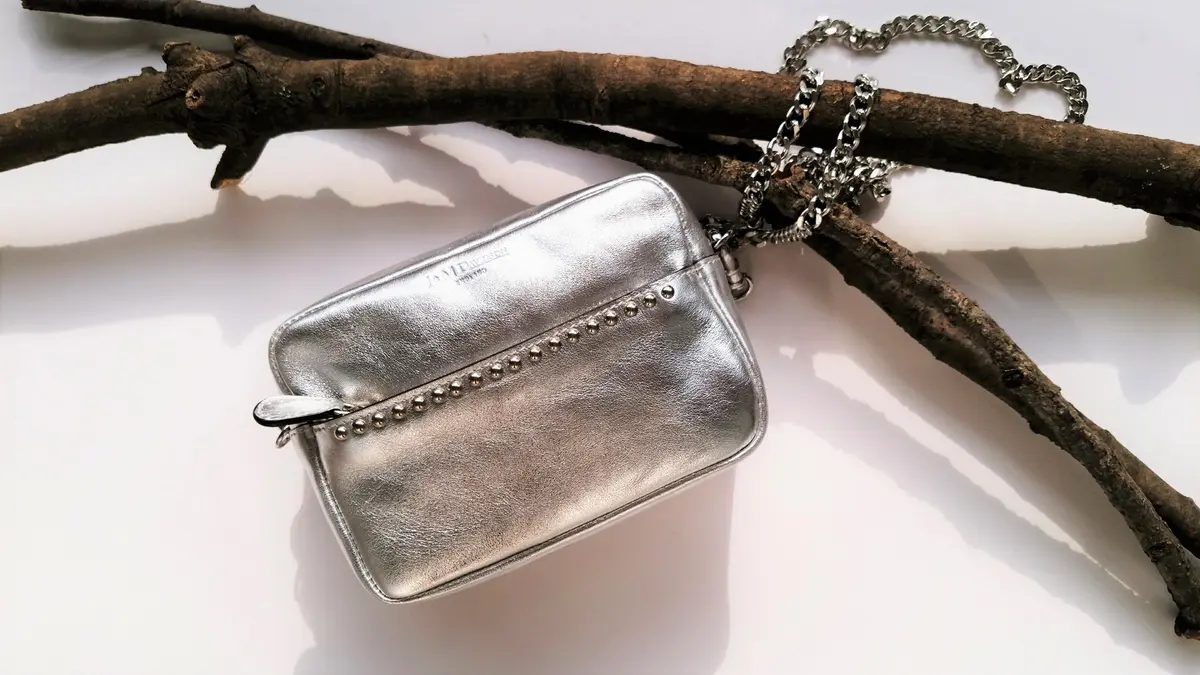 ミニポシェットがコーデの主役の画像_1