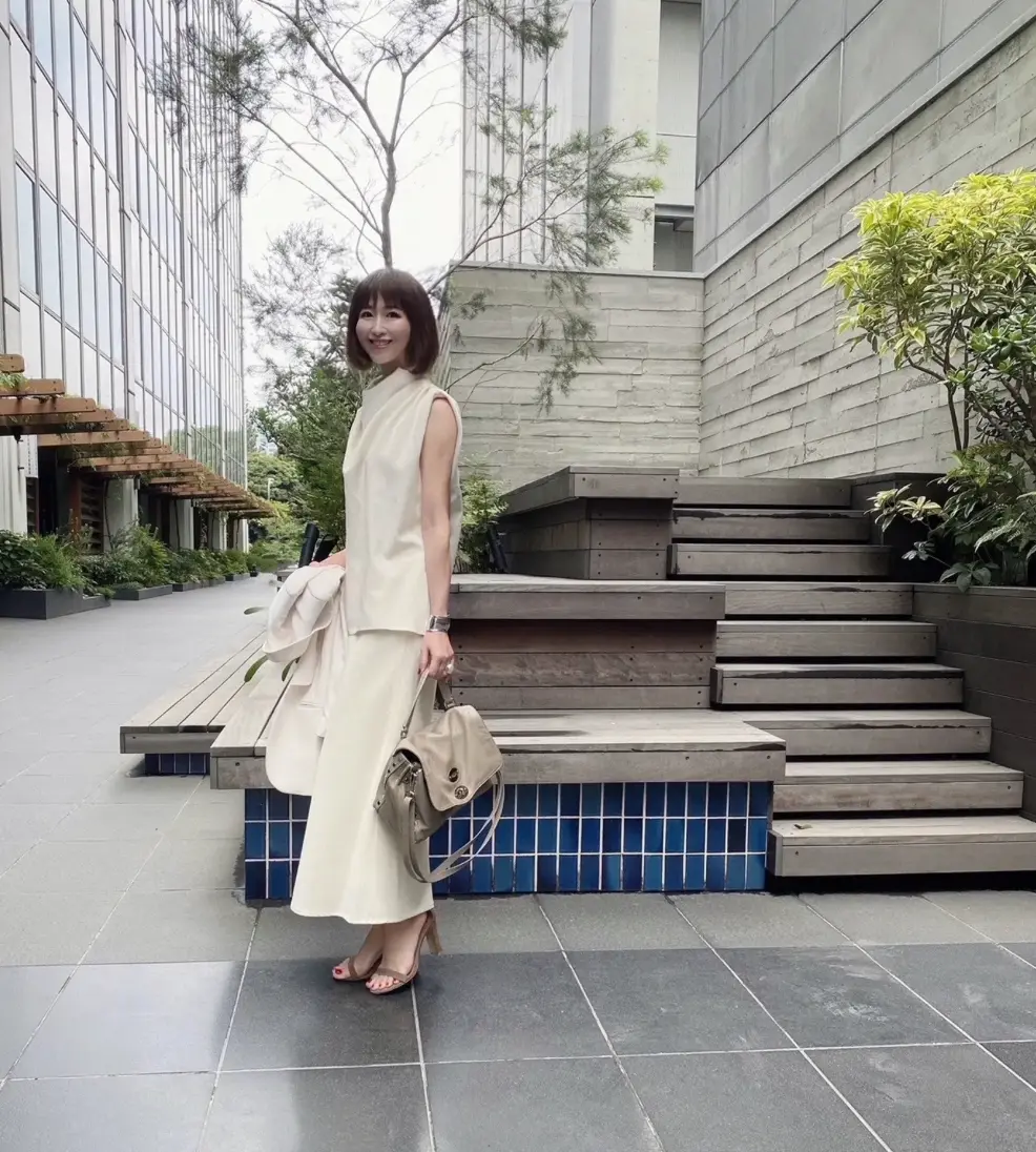 ジャケット＆オールホワイトでランチの画像_2