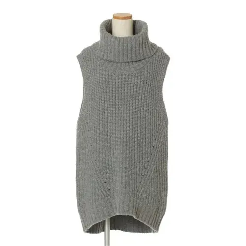 SACRA Vネックニットワンピース ￥39,600