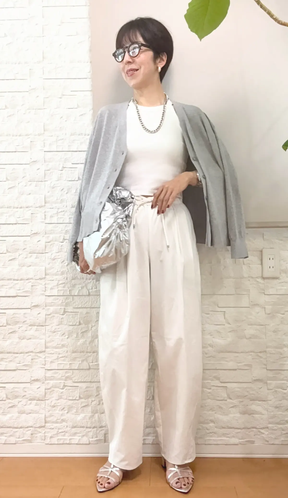 GU　しまむら　パンツコーデ　サンダル　サングラス　ユニクロ　シルバー