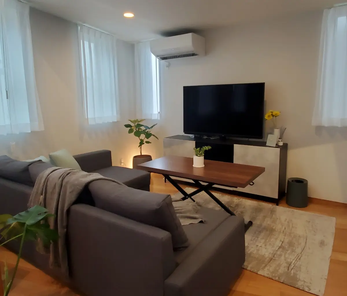 Belgium Rugと可愛いスリッパとの画像_5