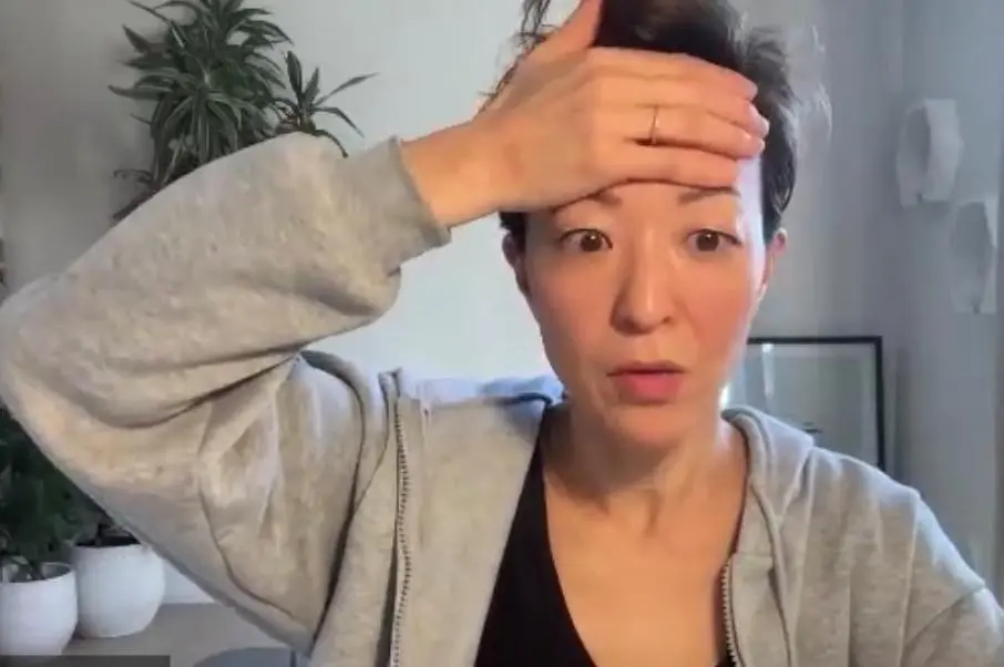 OurAge×Webエクラ　眼瞼下垂エクササイズ　やり方　目を開閉するとき、おでこの筋肉を使うのはNG