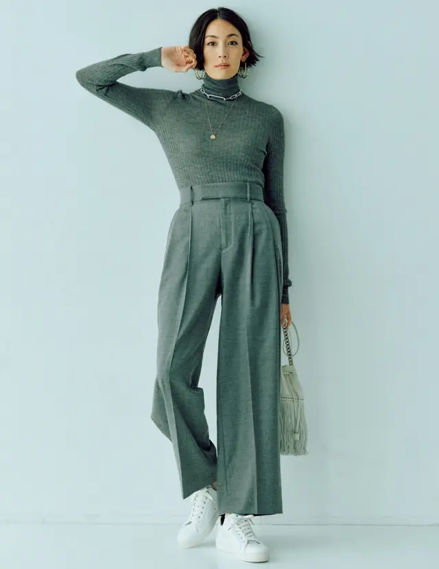 グレーパンツをスタイリッシュに見せるコーデテクニック