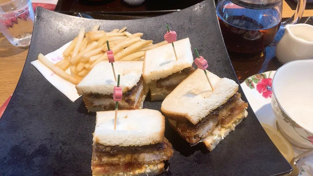 緑が綺麗なカフェで、敬老の日を祝いましたの画像_1