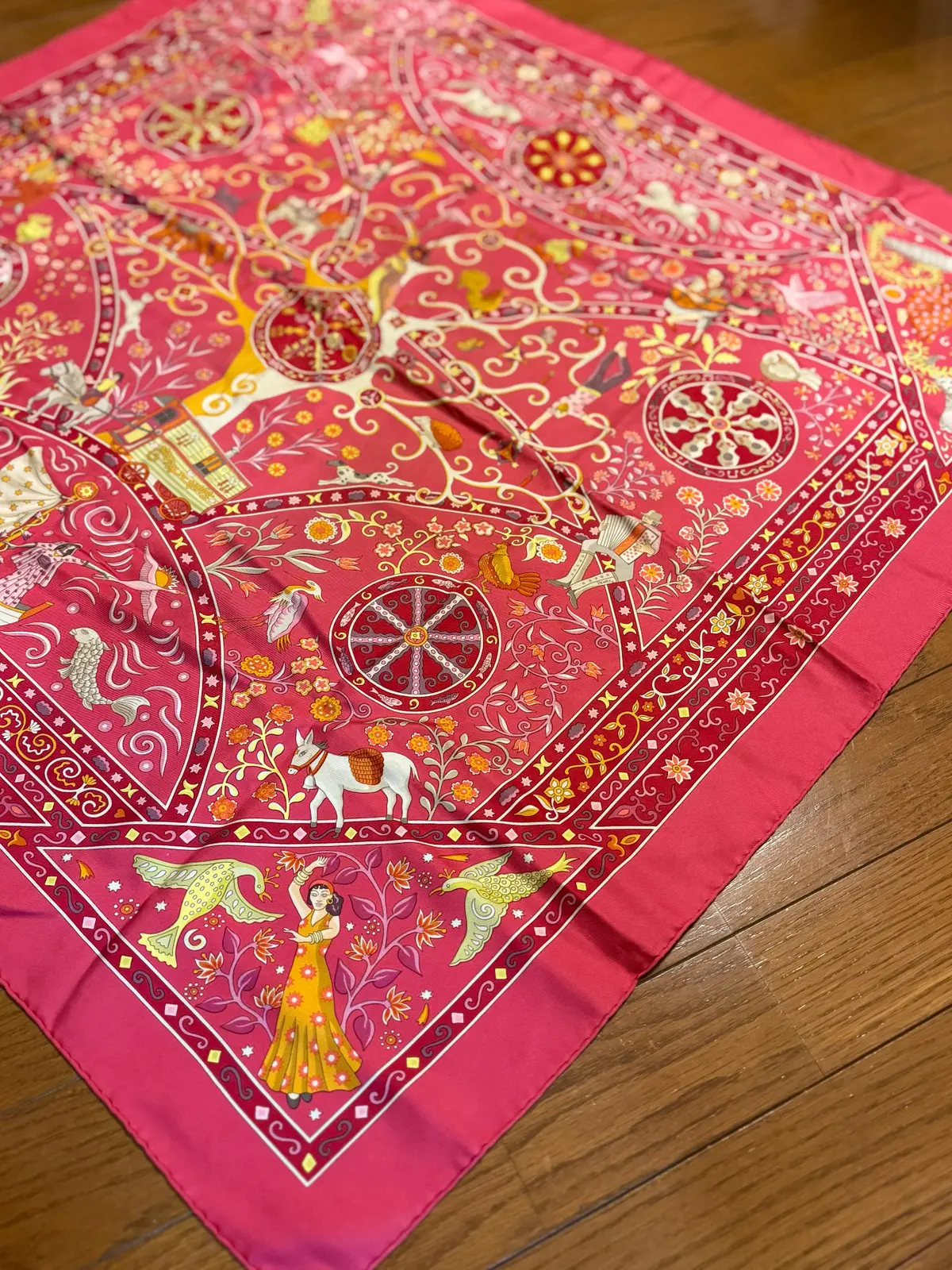 【おしゃれな40代・50代のスカーフコーの画像_3