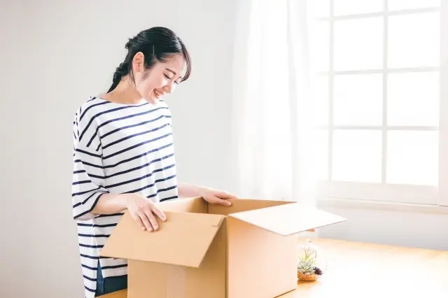 コロナ禍で増えた宅配段ボール箱の開封も、手荒れを悪化させる原因だった。