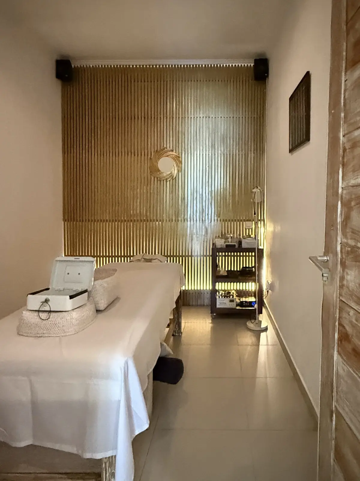 50代夫婦旅行　BALI 　バリ島　サヌール　マッサージ　The NEST　バリニーズマッサージ　spa　マッサージルーム