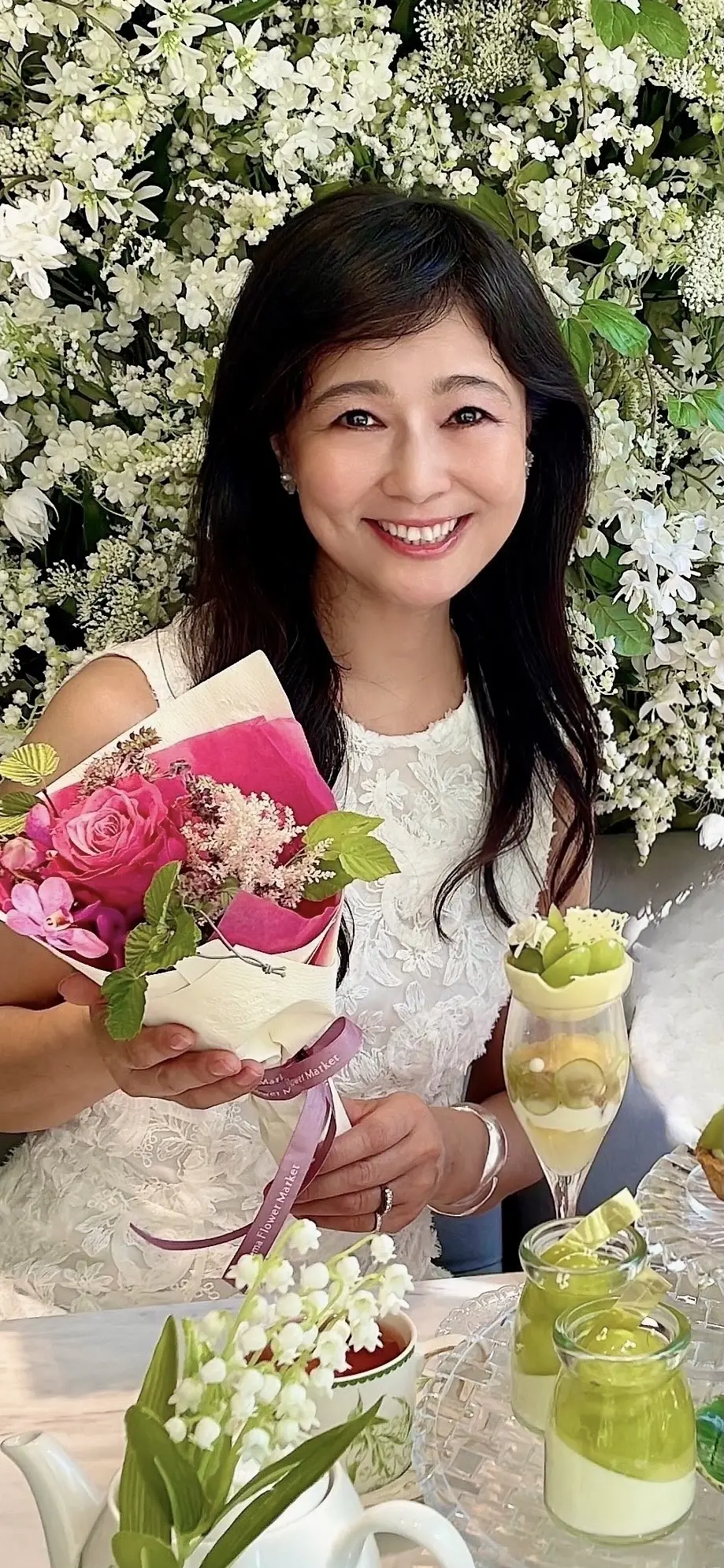 夏、夏ワンピース、夏ワンピ、ワンピ、白ワンピ、ロングヘア、黒髪、黒髪ロング、HAUTE COUTURE・CAFE nakameguro 、HAUTE COUTURE・CAFE 、中目黒、アフタヌーンティー、マスカット、すずらん、ケーキ、スイーツ、花束、ピンクの花束、白ワンピース、ホワイト、ホワイトワンピース、ワンピース、ノースリーブ、ノースリーブワンピース、パフェ、アイス、お花、お花の世界、お花の内装、店内、お花の店内、お花の装飾、アフタヌーンティー専門店、Shine Muscat Afternoon tea、たっぷりフルーツのすずらんsoda付き、 7/3~9/16期間限定、期間限定、バースデー、バースデープラン、バースデーケーキ、デコレーションケーキ、ホールケーキ、ピンク、ピンクの花束、花束、スイーツ、