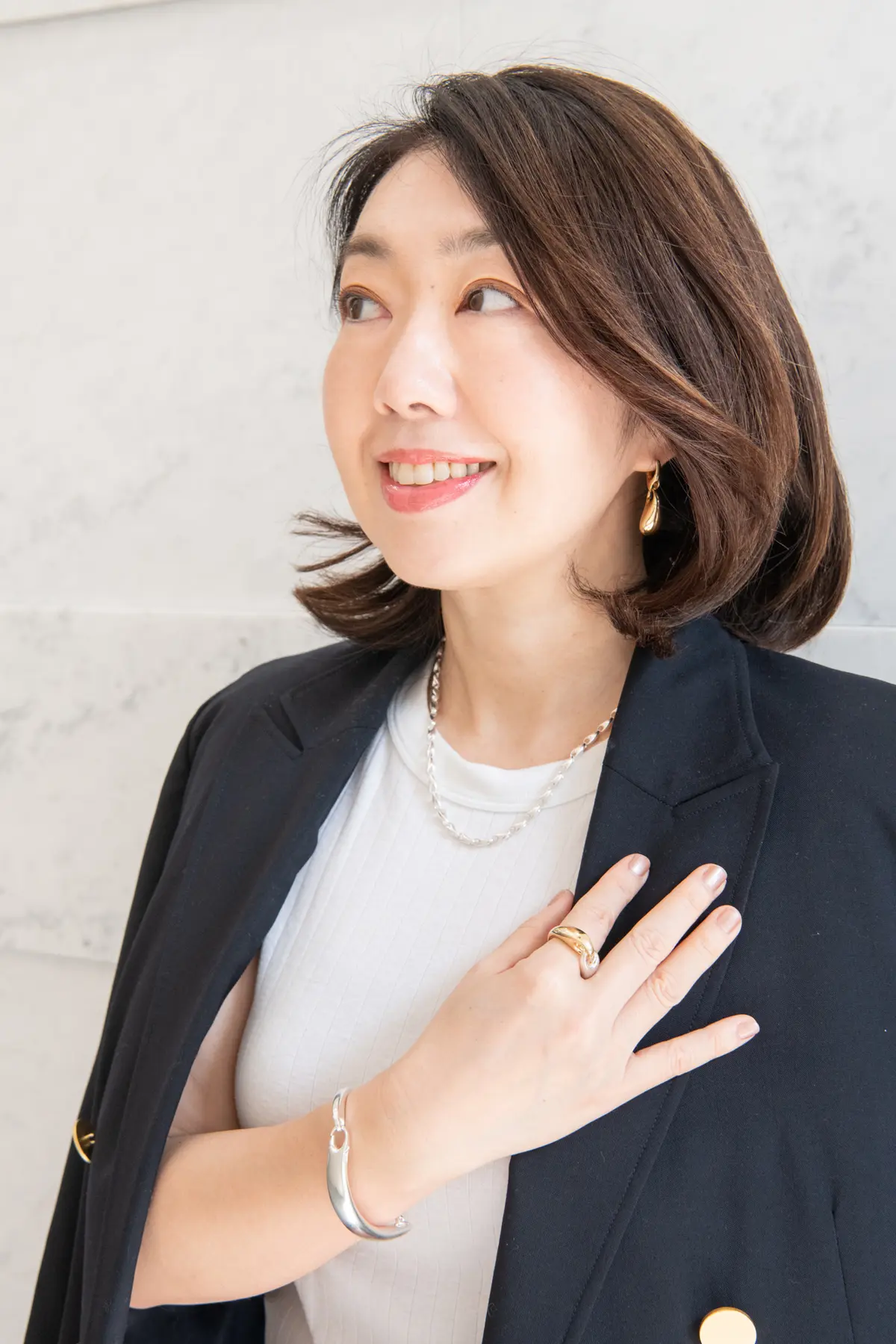 ゴールドとシルバーのアイテムを、ミックスづけ