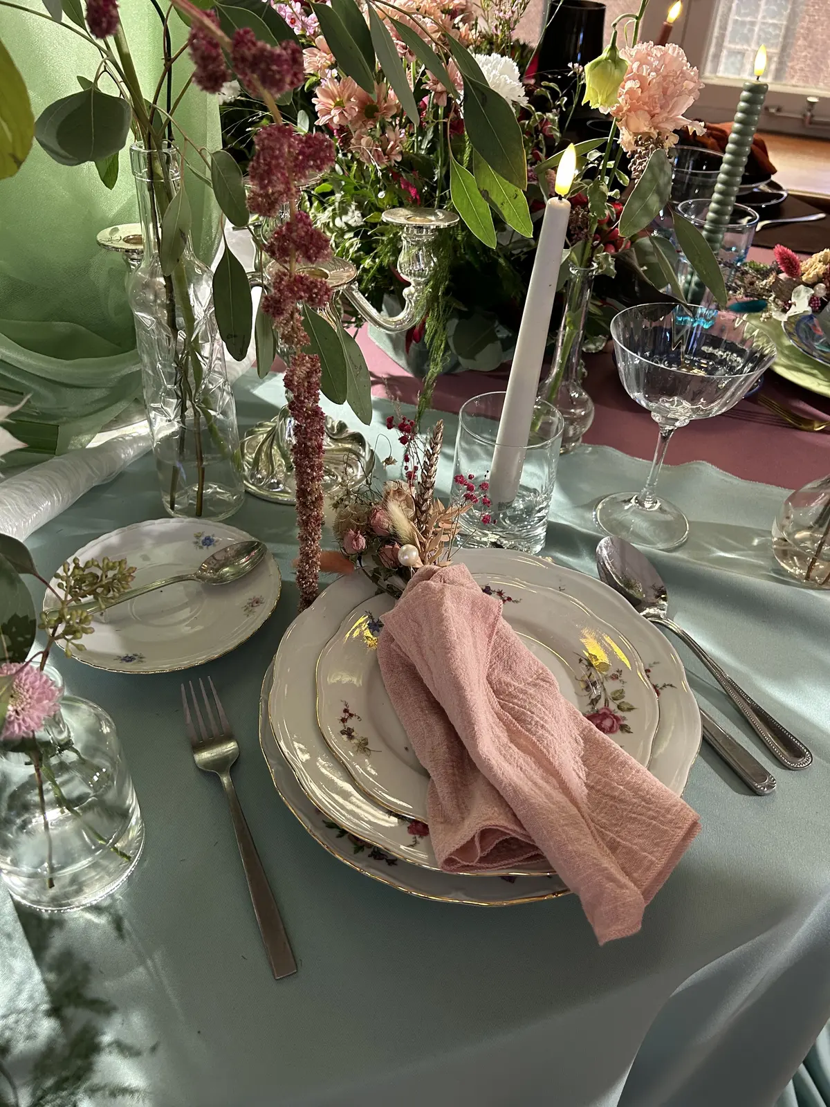 テーブルコーディネート　フラワーアレンジメント