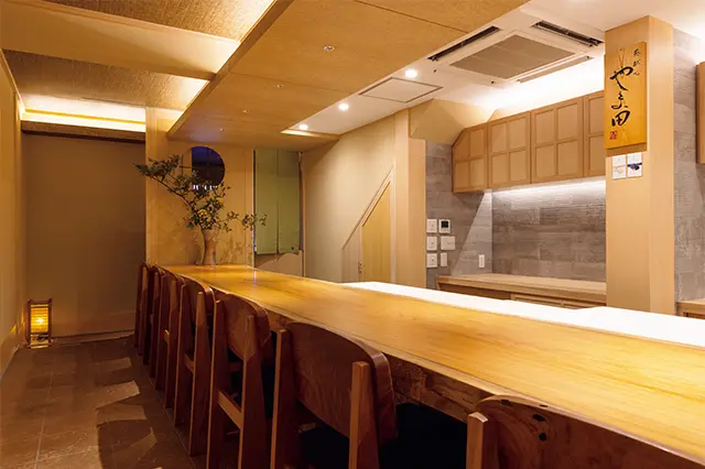 「献立に心を こめる」という山田さんの誠実な 姿勢が表れた店名。