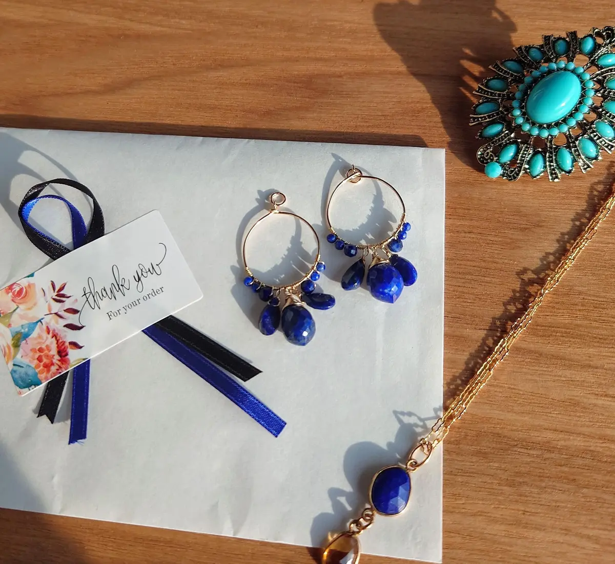 makilaさんのラピスラズリのミニフープなど