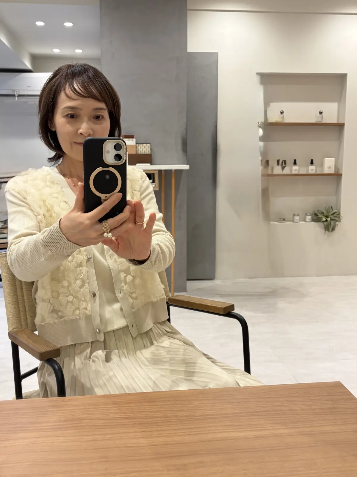 【50代の髪型】長さを残した、華やか外はの画像_8