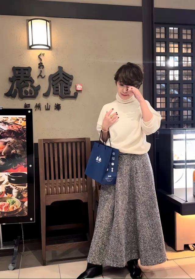 ディナータイムは、カジュアルになりすぎなの画像_1