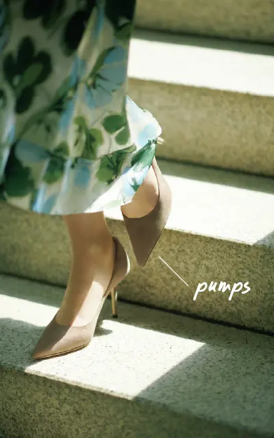 夏グレージュ　パンプス　ジミーチュウ