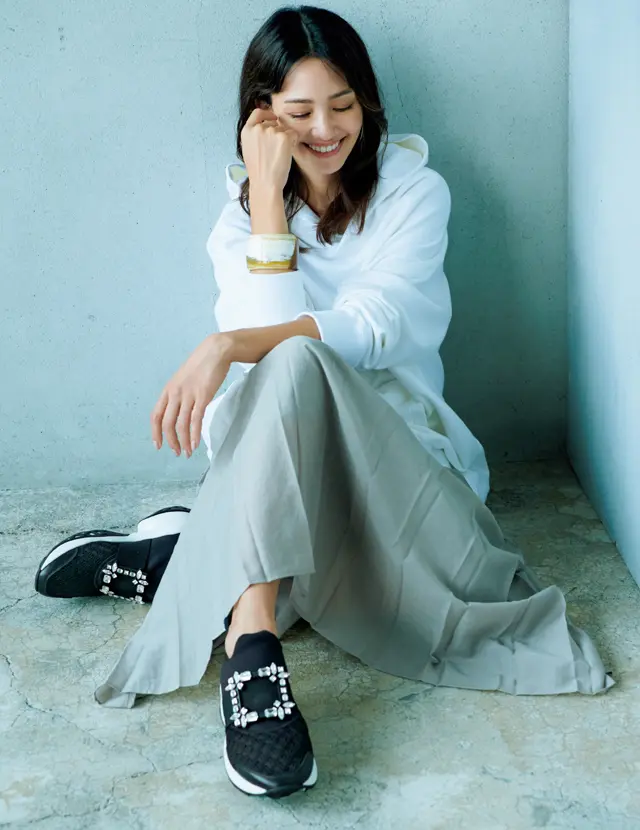 ビジュー＆白ソールが効く！ ドレスアップスニーカー