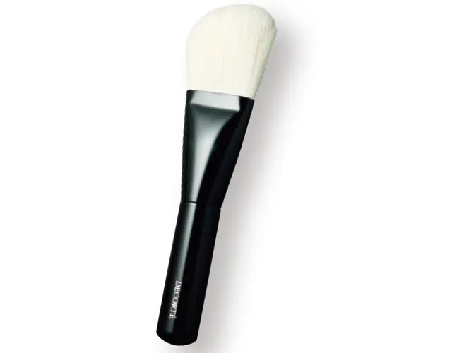 スキンフュージョン フェイス ブラシ￥5,500／コスメデコルテ