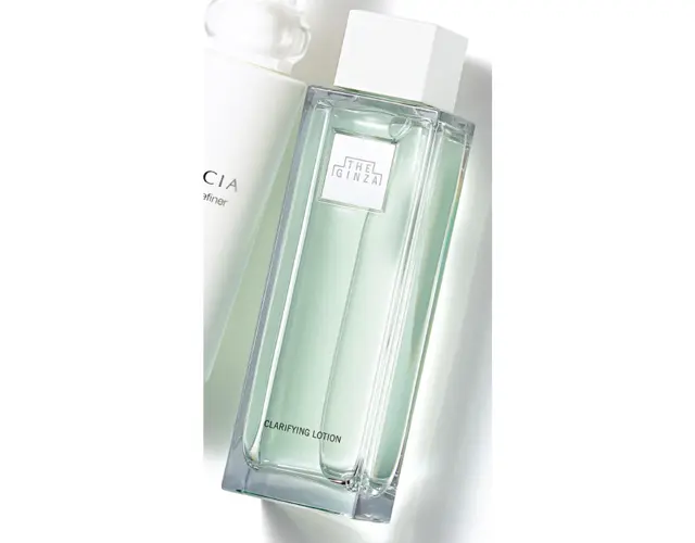 潤い成分たっぷり。菩提樹の香りも◎。クラリファイングローション 200㎖ ￥13,200／ザ・ギンザ
