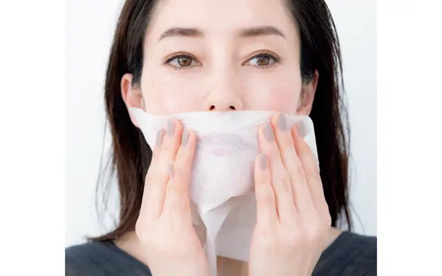 ティッシュオフで密着度を高め、マスクくずれも予防