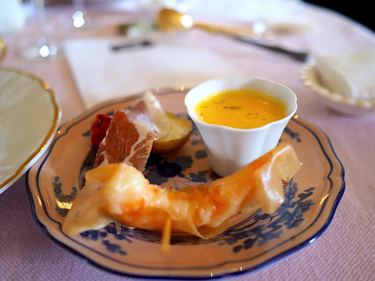 にんじんのポタージュ・海老とバジルのパピヨット・生ハム　ローストベジタブル