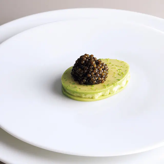 「ツァーインペリアル オシェトラキャビア アボカドと酢橘」