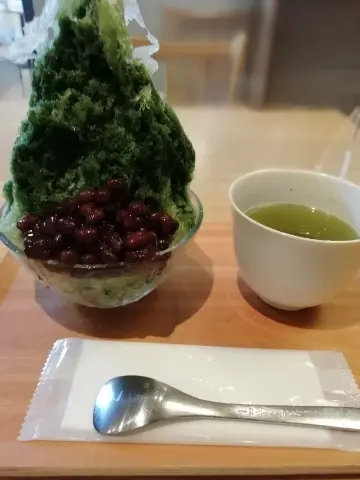 抹茶かき氷＋温かいお茶