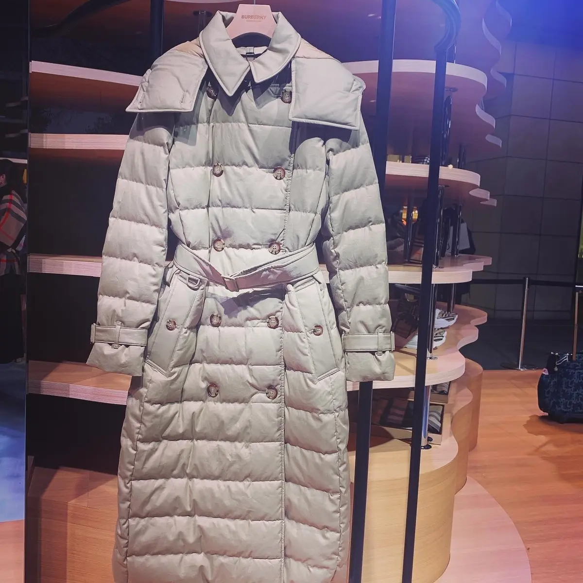 バーバリーのコットンギャバジンダウンコート