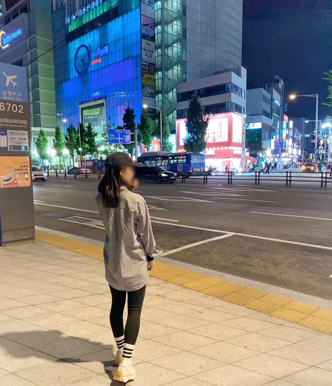 初の東大門ショッピングにワクワクしている姪っ子。