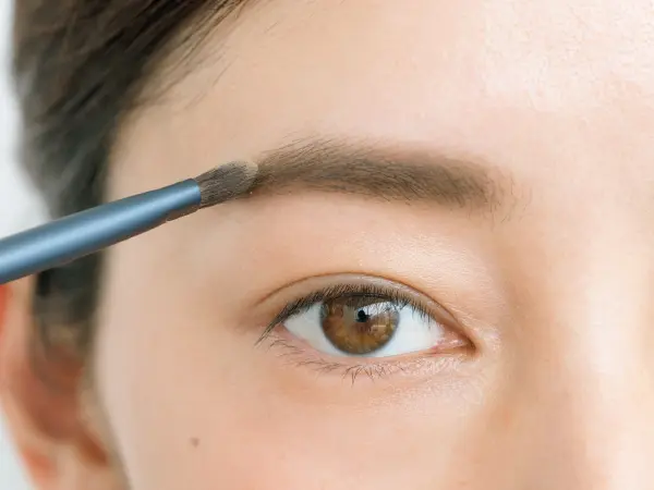 眉の増毛メイクは“緑ブラウン”がカギ！　の画像_10