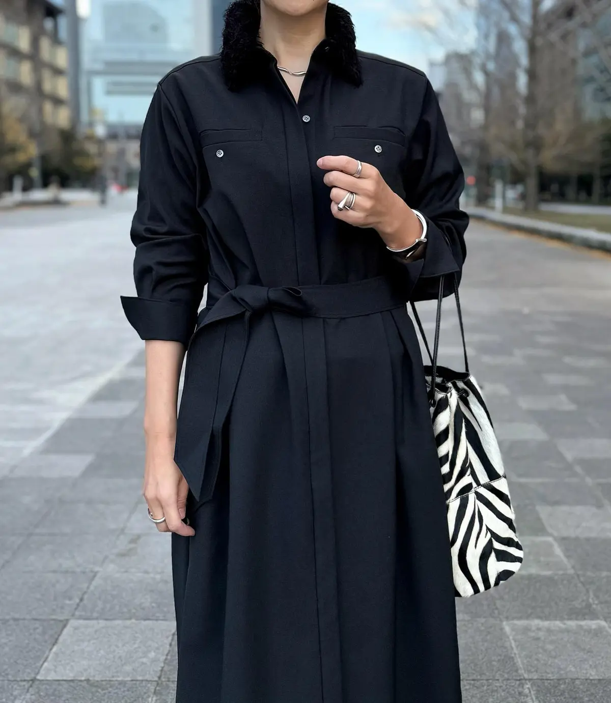 イーバイエクラ　黒ワンピース　着回し　50代ワンピースコーデ　アラフィフワンピースコーデ