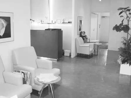 シミ悩みを解消したい編集長Sが初体験！ の画像_5