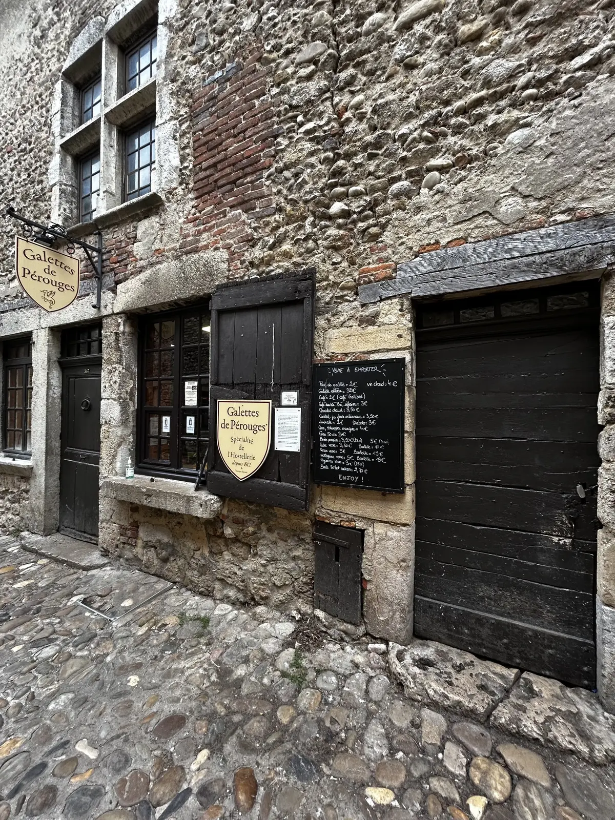 フランスの最も美しい村　　Pérouges (ペルージュ) 