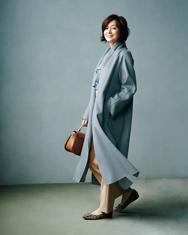 軽くしなやかな肌ざわりと 流れるような美シルエット