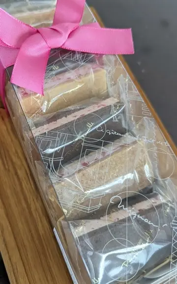 プティ・メルヴィーユ函館駅前店　いちごのバターサンド