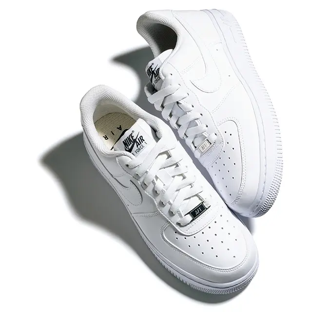 50代が買うべきスニーカーは？大人を素敵にみせる「売れているスニーカー」