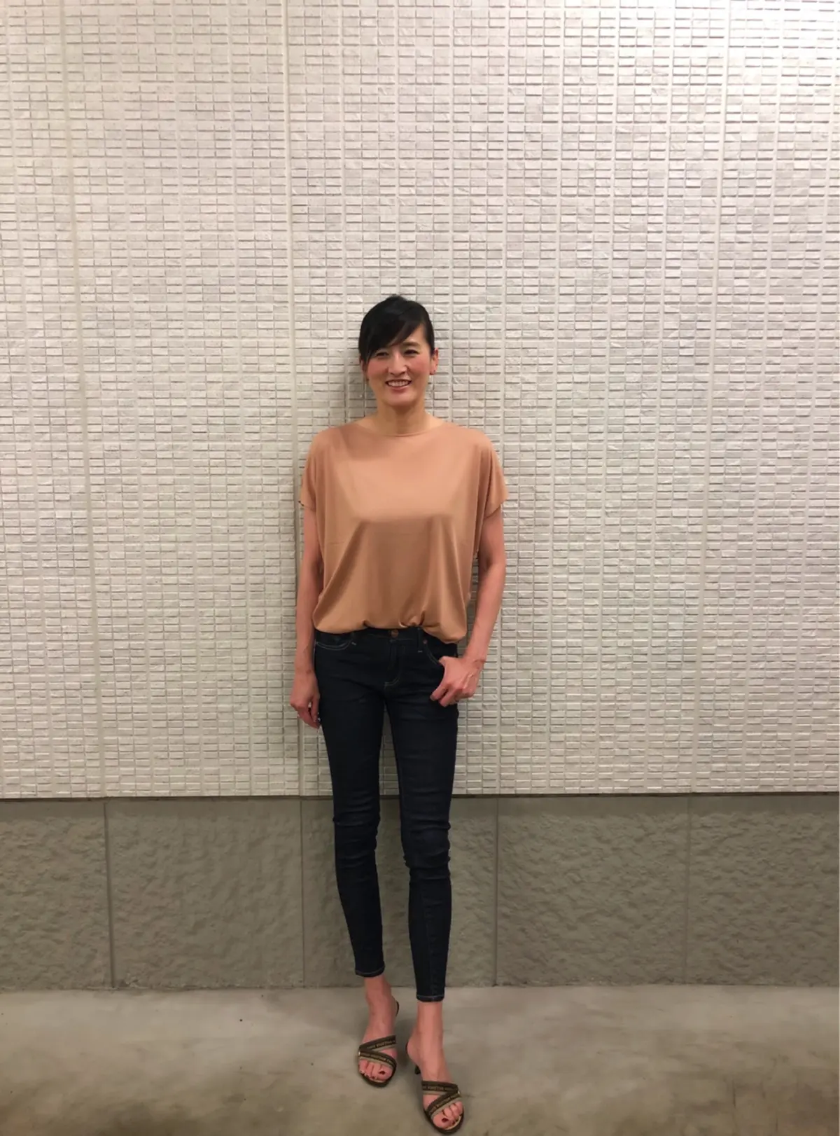 UNIQLOのドレープクルーネックの画像_3