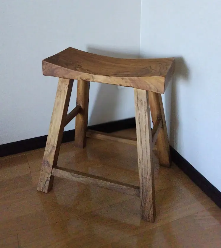 木製スツール　家屋の廃材を利用した家具　無印良品